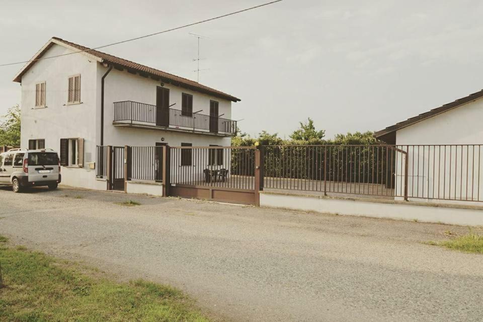Gaietta Bed & Breakfast Frassineto Po Exterior foto